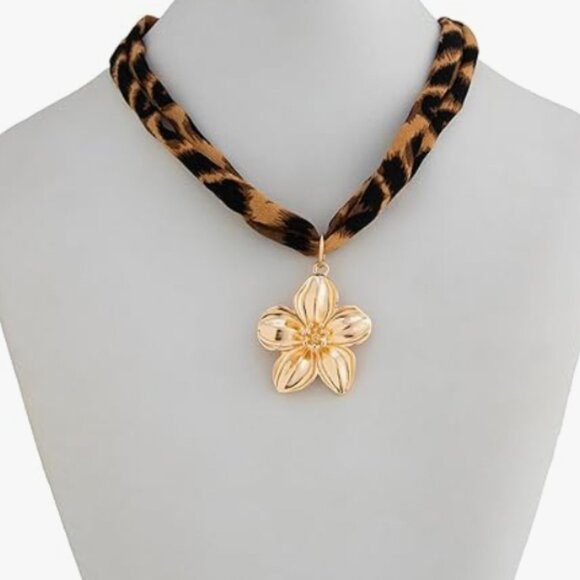 ZARA Leopard Flower Necklace – Statement Jewelry - Picture 3 of 6